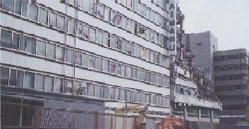 �K���X��U�h�~�t�B�����{�H���Ă���K���X�i�k�Ёj